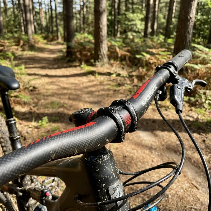 Race Face Era Carbon Riser Lenker, 35.0, 780x20mm, rot/schwarz - präzise Kontrolle & geringes Gewicht