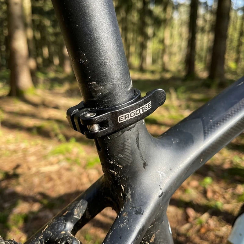 ERGOTEC Sattelklemmschelle "SCQ-200"nAluminium - ca. 45g mit Schnellspanner 40 0mm schwarz sandgestrahlt - 34.9 mm - Sattelklemme