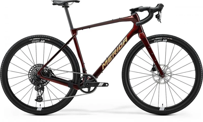 Merida Silex 8000 Gravelbike S Elegant Wildberry (Gold), SILEX CF2-Carbonrahmen, SRAM Apex AXS Wireless 1×12, DT Swiss G1800 Carbon Laufräder, Maxxis Rambler 45 mm, ca 9,2 kg
